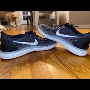 Black/ white ombré nike free runs. Great condition